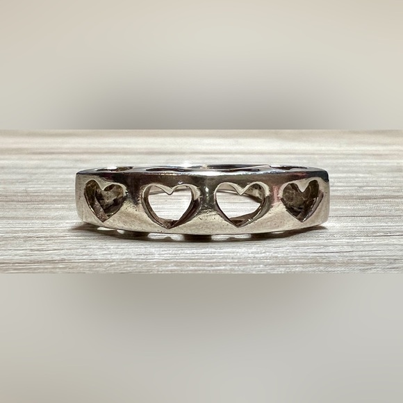 Vintage Designer Signed Sterling Silver Open Heart Tall Dome Ring, Size 6, 5.1g - Picture 2 of 15